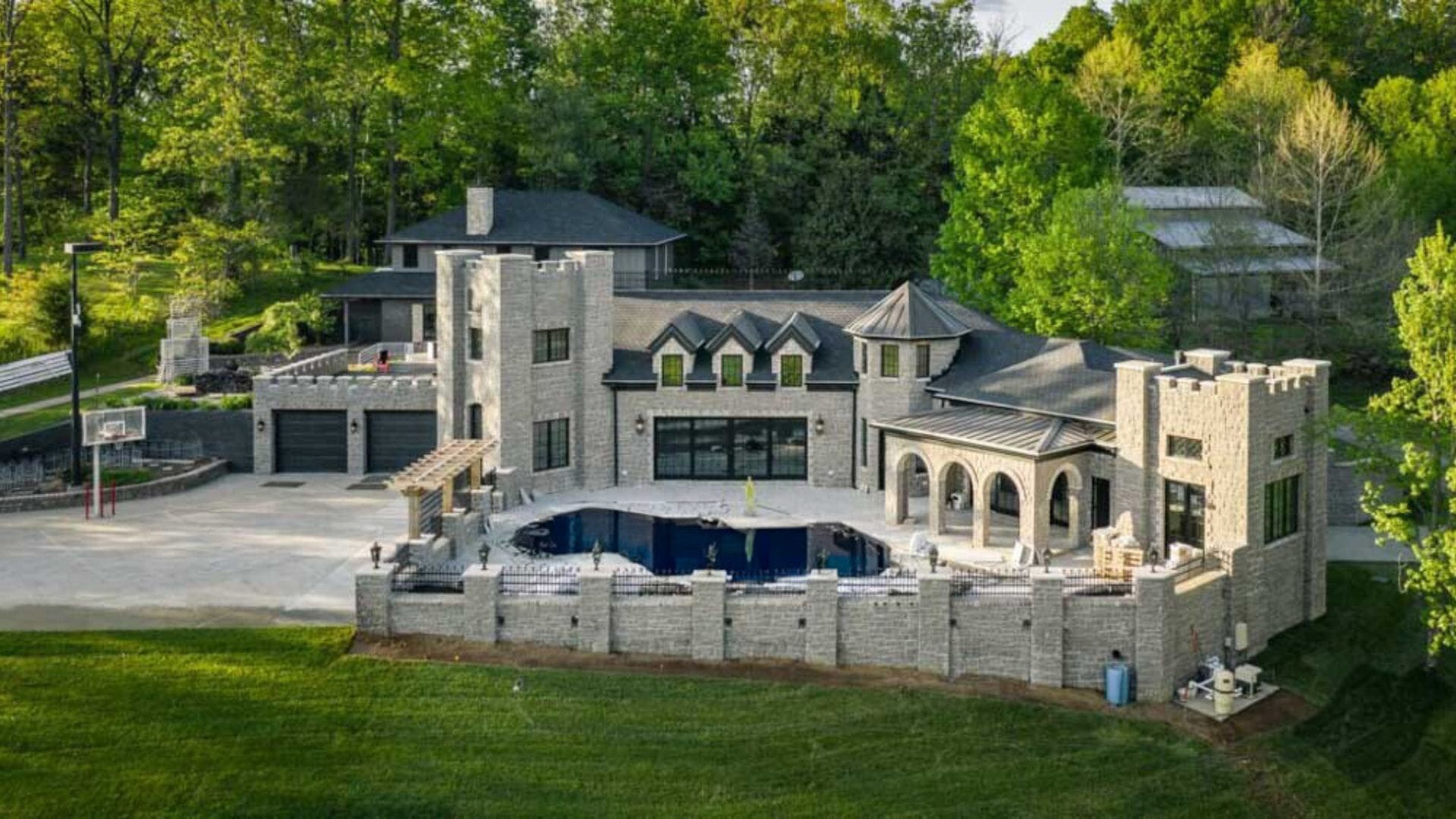 KY Castle_Pool